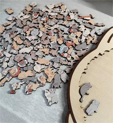 đJouluale 49 % alennusđ
135-osainen Morandin vÀrinen puinen kissanmuotoinen palapel