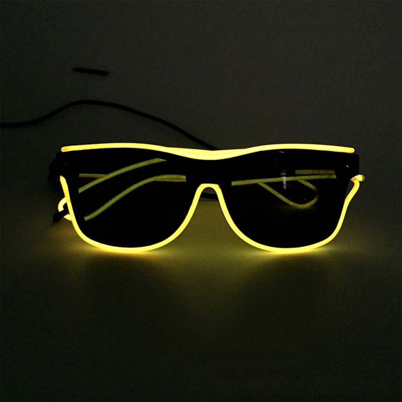 Valoa lähettävät silmälasi