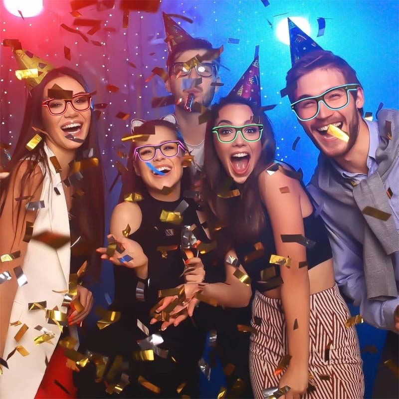 Valoa lähettävät silmälasi