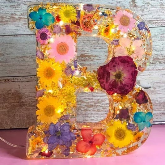 🌸 Kukkainen hartsi yövalo