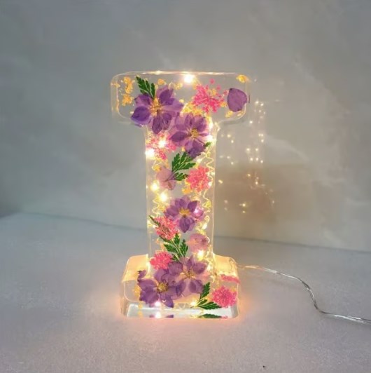 🌸 Kukkainen hartsi yövalo