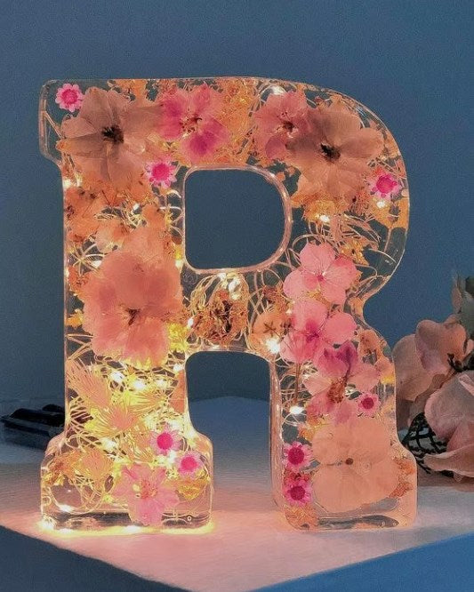 🌸 Kukkainen hartsi yövalo