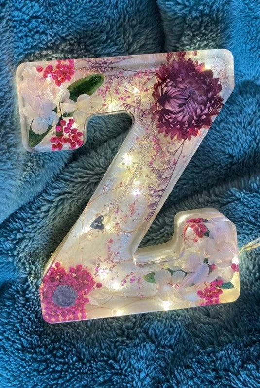🌸 Kukkainen hartsi yövalo